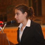 Η εκπρόσωπος της Συντονιστικής Επιτροπής Ορθοδόξων Χριστιανών Φοιτητών χαιρετίζει καθηγητές και φοιτητές