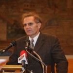 Ο Πρύτανης του Α.Π.Θ. κ. Αναστάσιος Μάνθος απαγγέλει χαιρετισμό