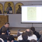 Έγινε λεπτομερής προβολή διαφανειών σχετικά με τις εκφάνσεις της Νέας εποχής